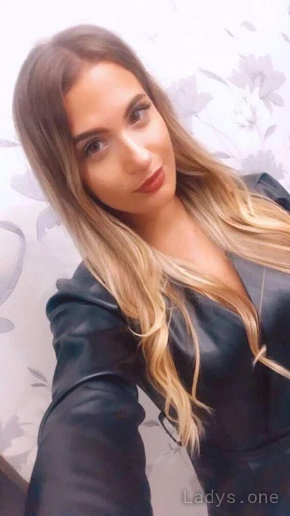 Maryana (22) – Call Girl & Independent Escort Service in Thornton - Gallery Photo 3