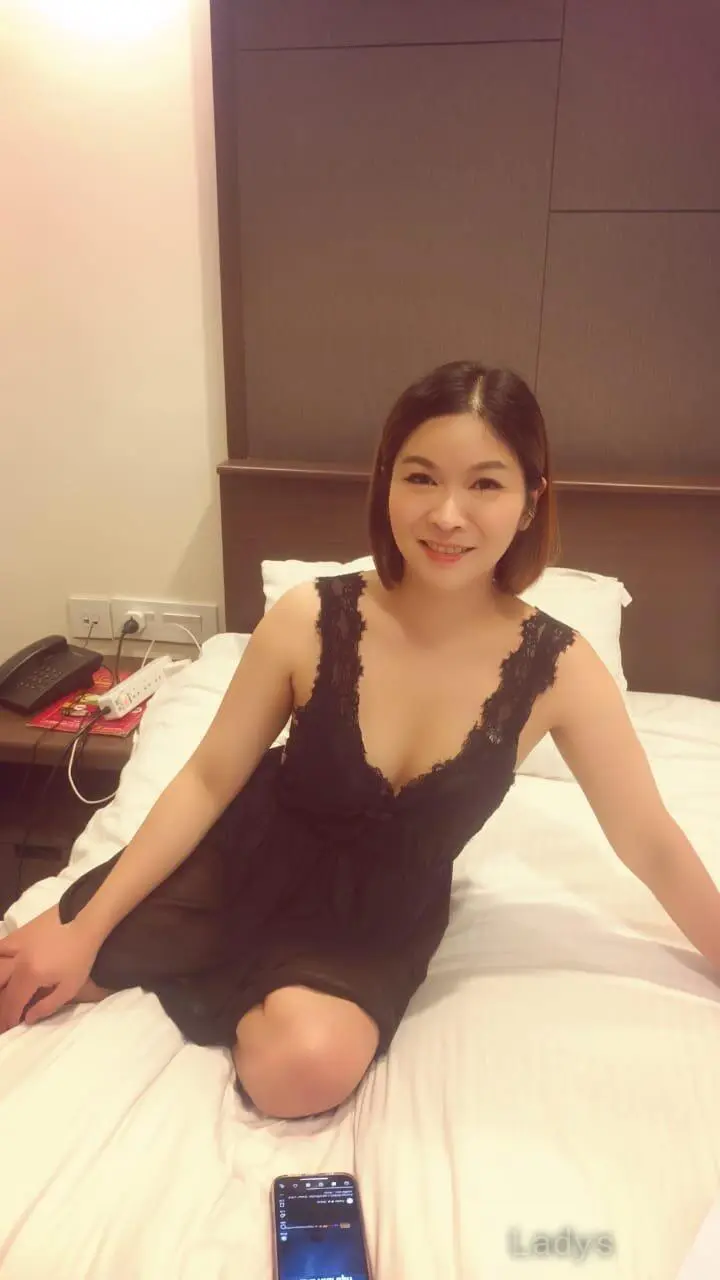 Noor (21) – Call Girl & Independent Escort Service in Thrissur - Gallery Photo 6