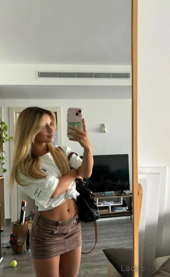 Emily (28) – Call Girl & Independent Escort Service in Tielt - Gallery Photo 3