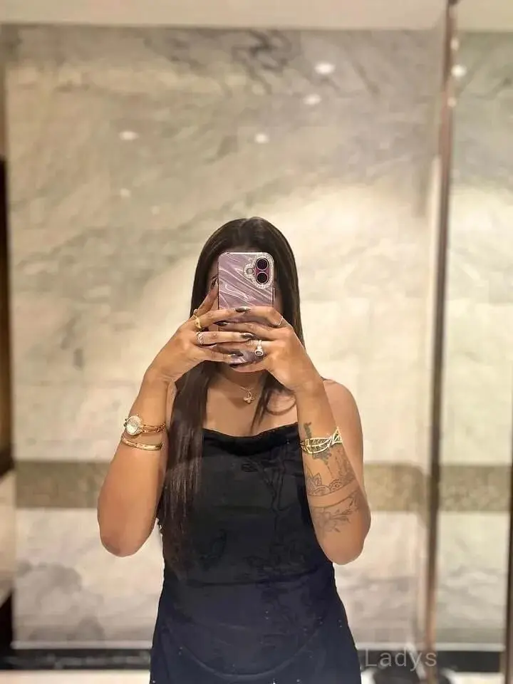 Anushka (22) – Call Girl & Independent Escort Service in Toronto - Gallery Photo 3
