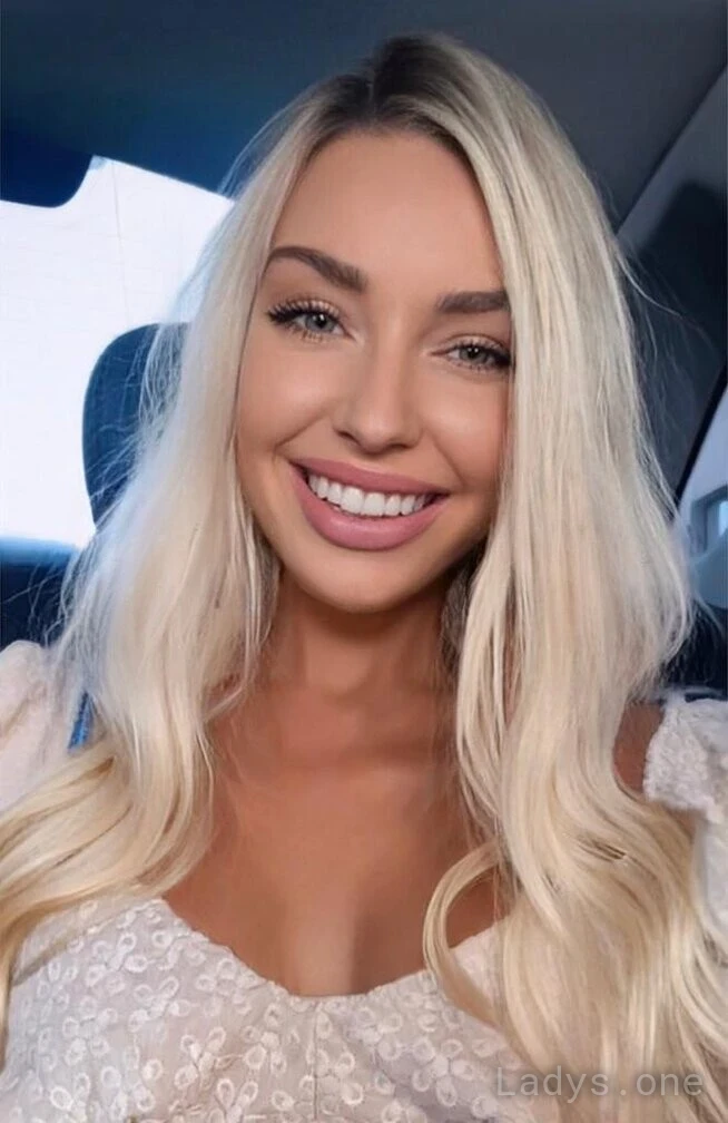 Amara (24) – Call Girl & Independent Escort Service in Torrey Pines - Gallery Photo 4