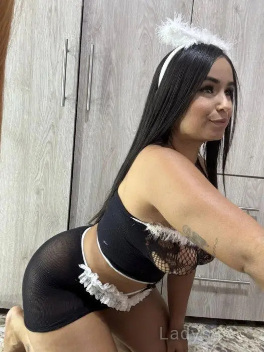 Violet (21) – Call Girl & Independent Escort Service in Trogir - Gallery Photo 3