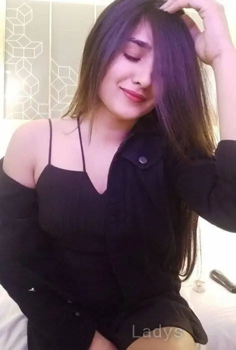 Sakshi (26) – Call Girl & Independent Escort Service in Manama - Gallery Photo 3