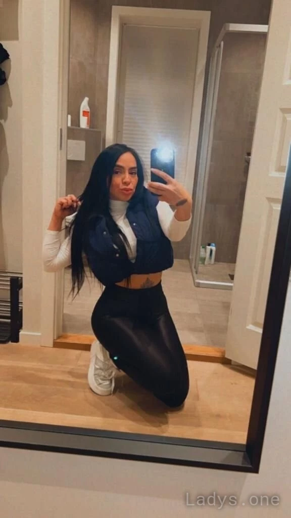 Linda (24) – Call Girl & Independent Escort Service in Al Muharraq - Gallery Photo 3