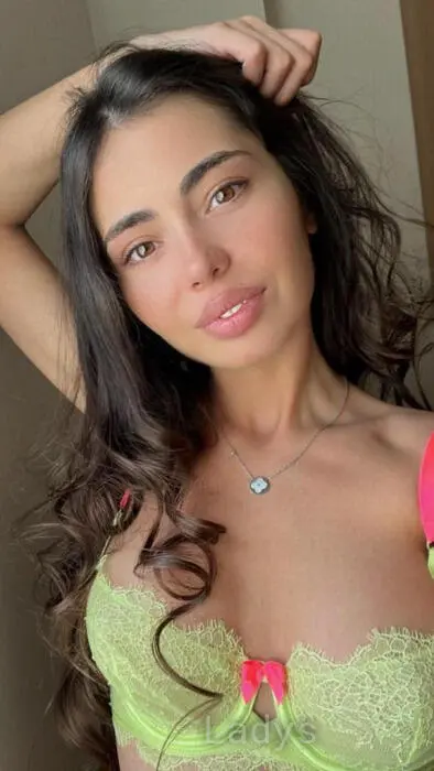 Roxana (28) – Call Girl & Independent Escort Service in Dammam - Gallery Photo 3