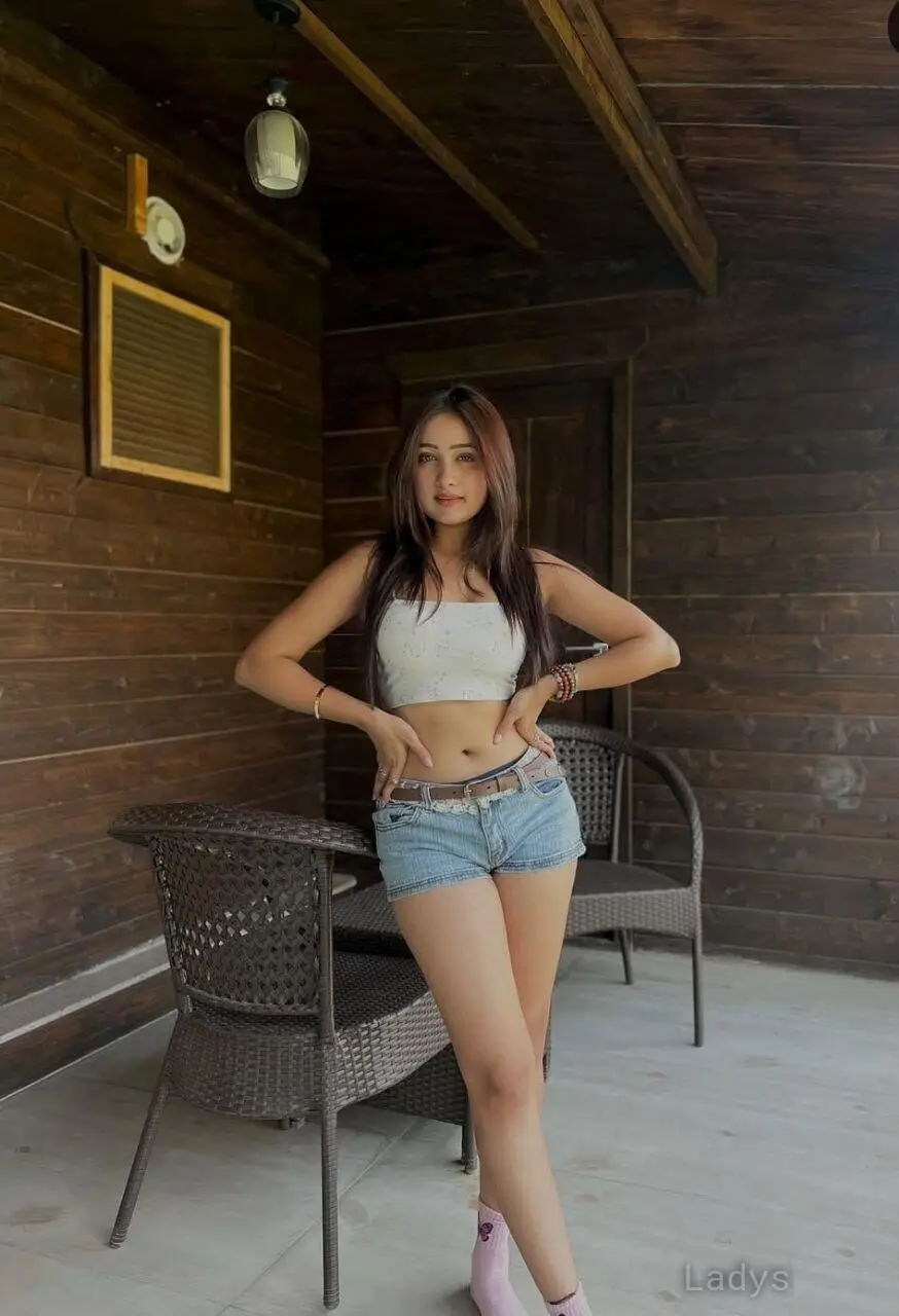 Tinu (23) – Call Girl & Independent Escort Service in Phra Nakhon Si Ayutthaya - Gallery Photo 3
