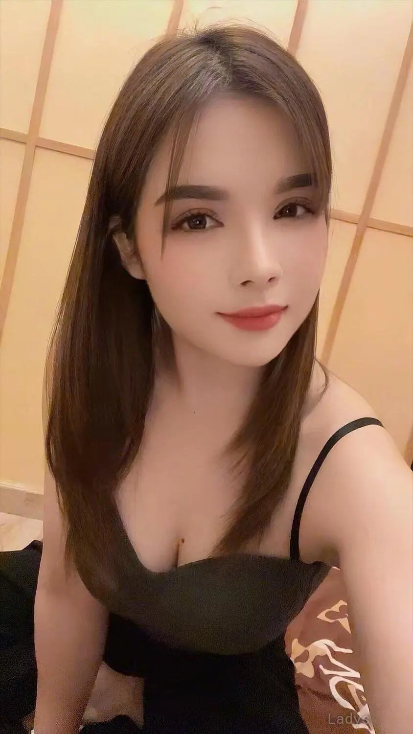 Lisa (28) – Call Girl & Independent Escort Service in Ras Al Khaimah - Gallery Photo 3