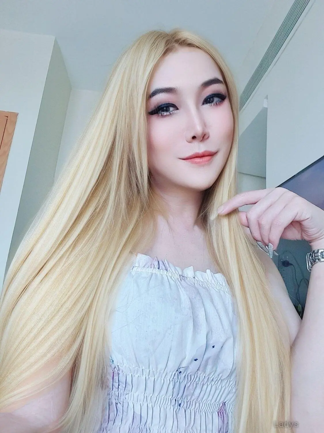 Elly (26) – Call Girl & Independent Escort Service in Al Muharraq - Gallery Photo 3