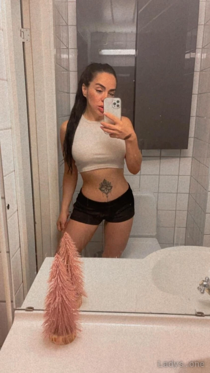 Linda (24) – Call Girl & Independent Escort Service in Al Muharraq - Gallery Photo 7