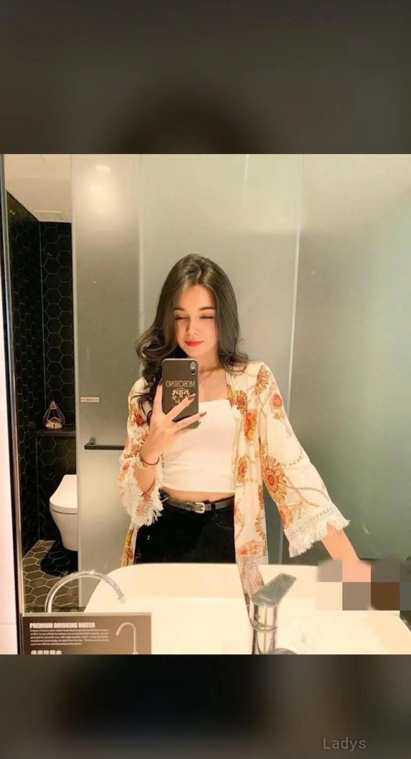 Lisa (28) – Call Girl & Independent Escort Service in Ras Al Khaimah - Gallery Photo 5