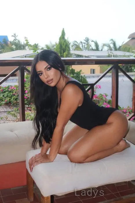 Sof (20) – Call Girl & Independent Escort Service in Manama - Gallery Photo 3