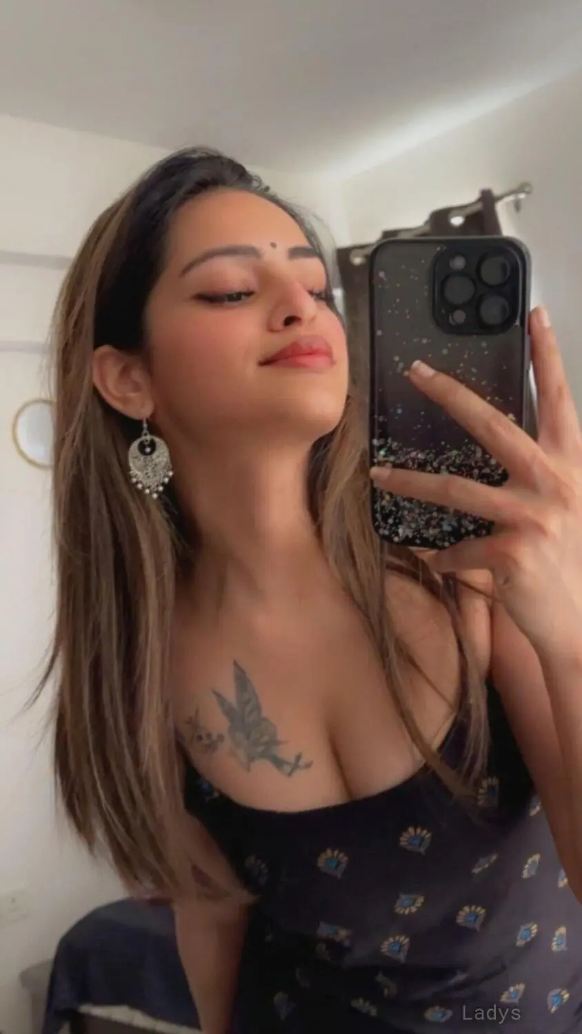 Aradhya (23) – Call Girl & Independent Escort Service in Ras Al Khaimah - Gallery Photo 3