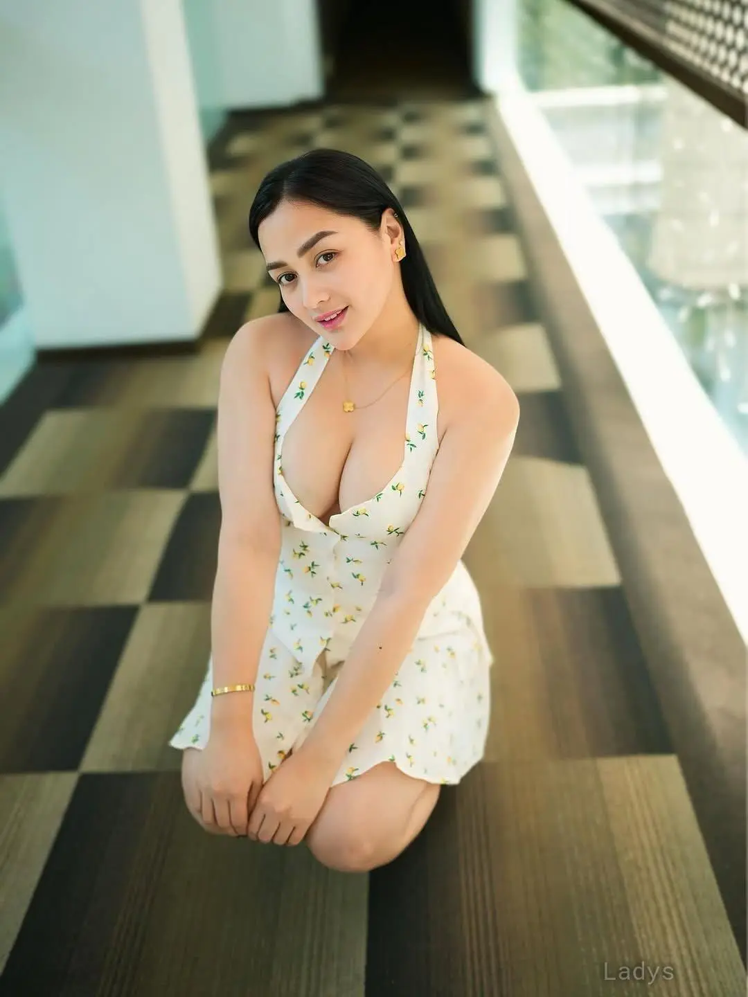 Lili (22) – Call Girl & Independent Escort Service in Abu Dhabi - Gallery Photo 2