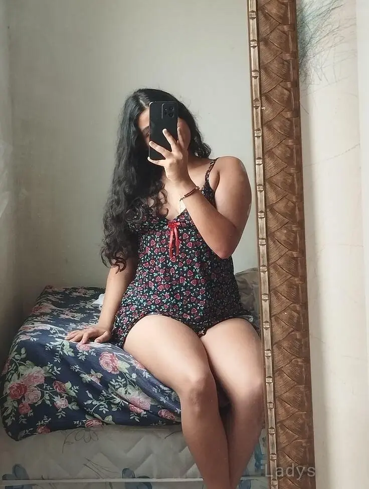 Alisha (21) – Call Girl & Independent Escort Service in Vadodara - Gallery Photo 2