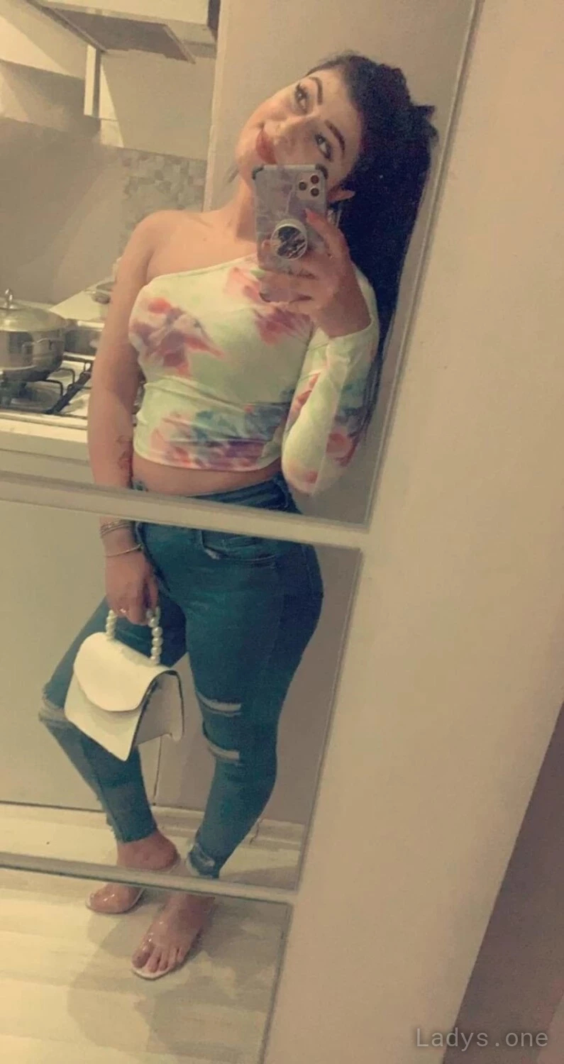 Sakina (21) – Call Girl & Independent Escort Service in Van - Gallery Photo 4