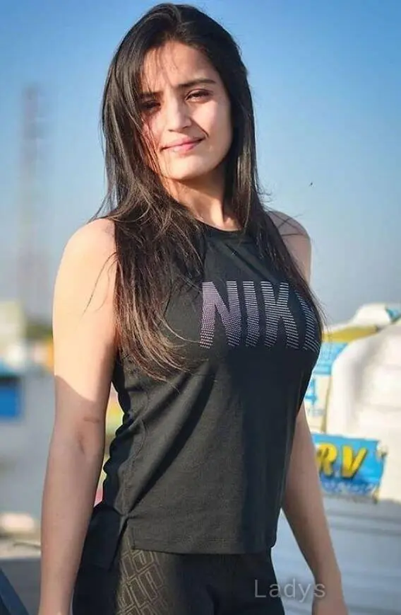 Komal (20) – Call Girl & Independent Escort Service in Vapi - Gallery Photo 2