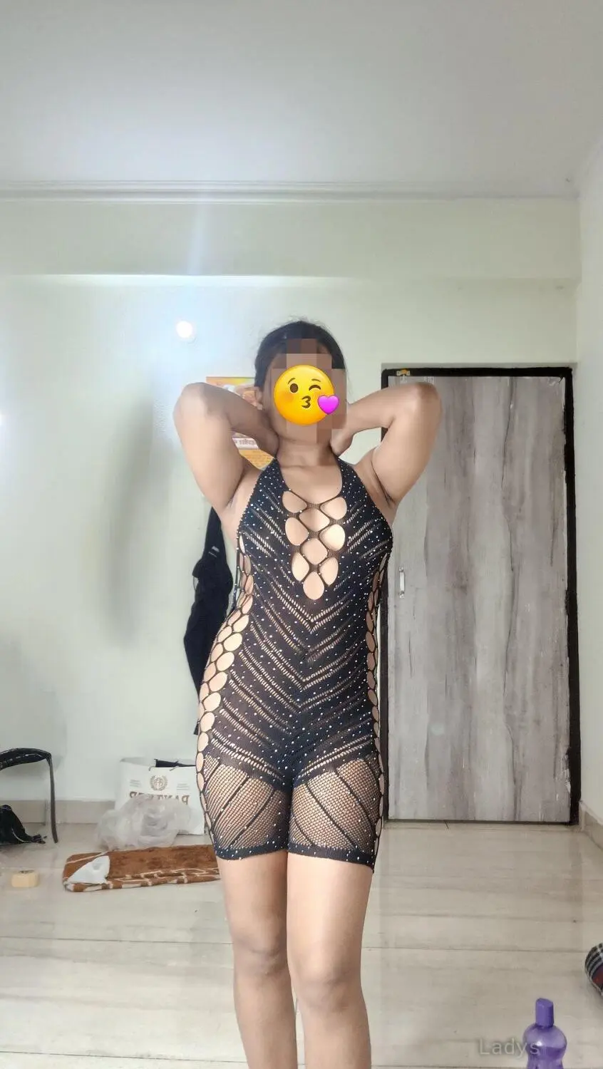 Sonam (23) – Call Girl & Independent Escort Service in Varanasi - Gallery Photo 3