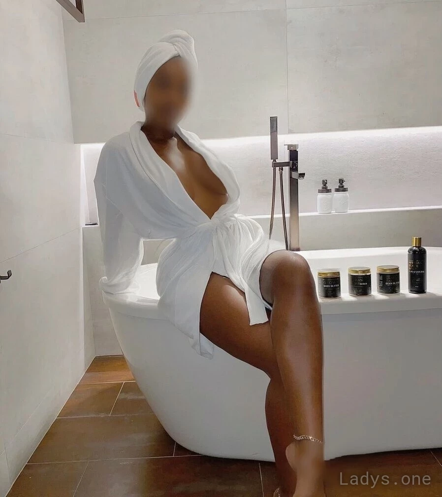 Celeste Banks (21) – Call Girl & Independent Escort Service in Victoria - Gallery Photo 3