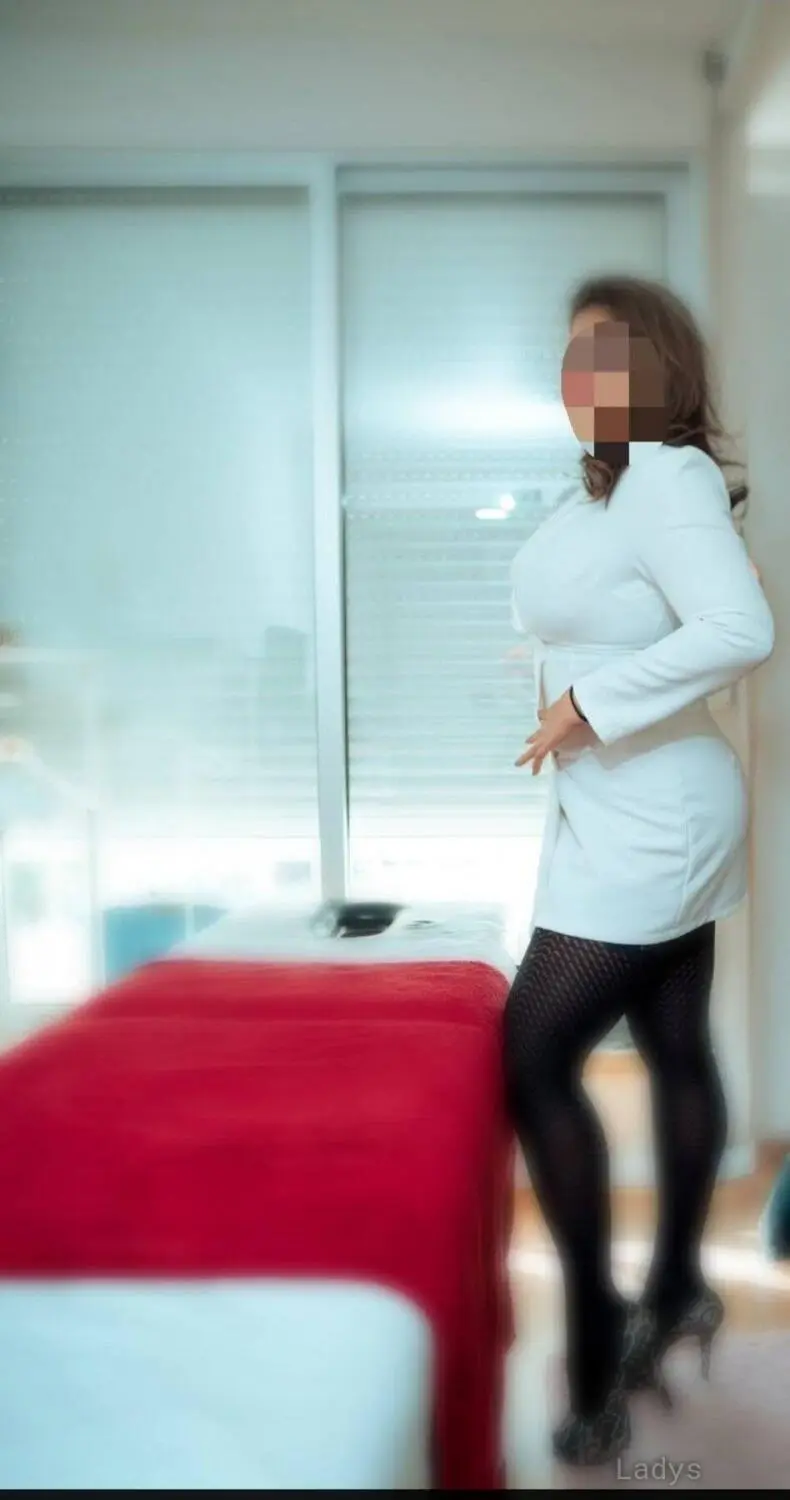 Laura (36) – Call Girl & Independent Escort Service in Vilamoura - Gallery Photo 2