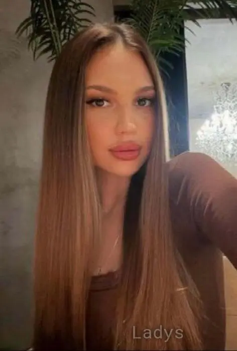 Nika (21) – Call Girl & Independent Escort Service in Warsaw - Gallery Photo 3
