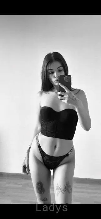 Kira (24) – Call Girl & Independent Escort Service in Warsaw - Gallery Photo 2