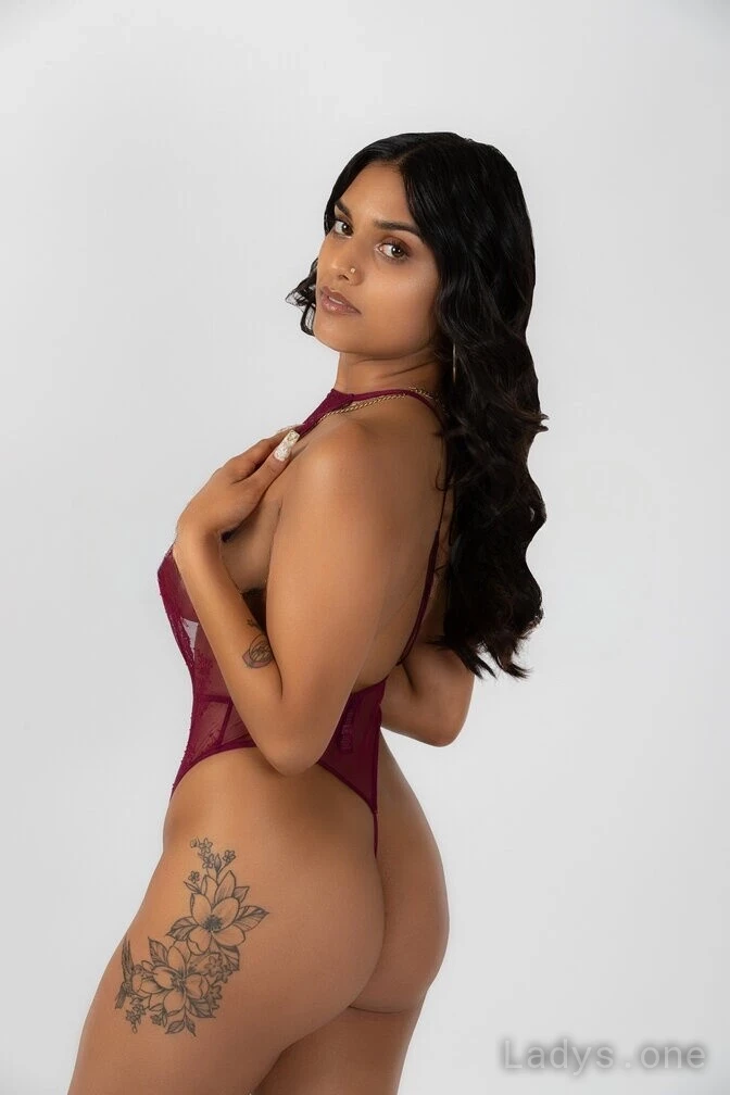 Nicole (21) – Call Girl & Independent Escort Service in Warwick - Gallery Photo 4