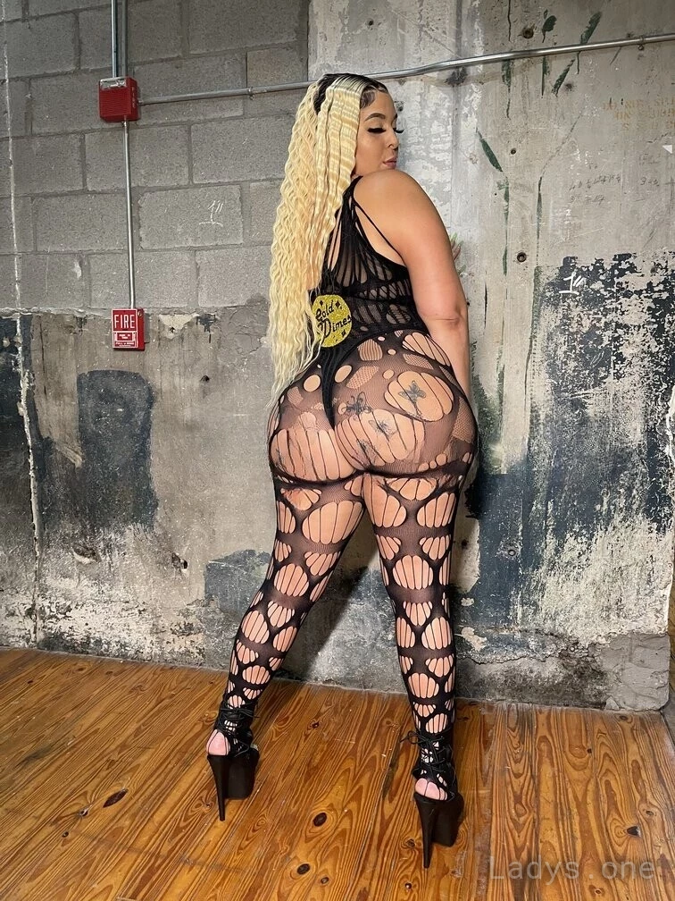 Voluptuous Vivica (26) – Call Girl & Independent Escort Service in Wheeling - Gallery Photo 3