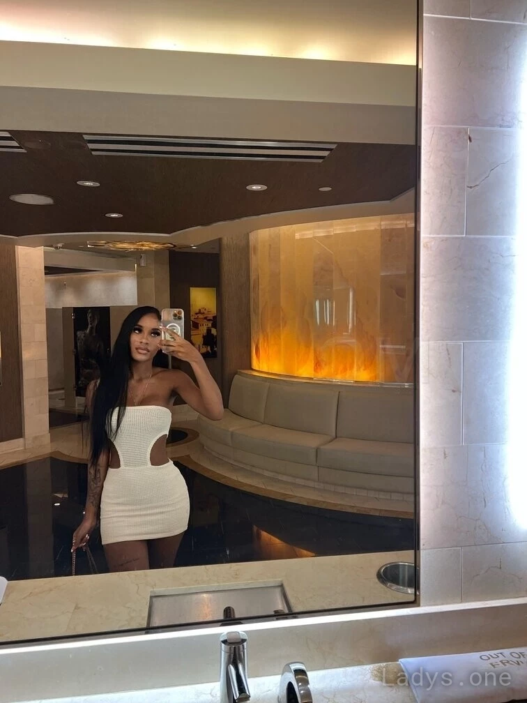 Alexis (25) – Call Girl & Independent Escort Service in Wheeling - Gallery Photo 3
