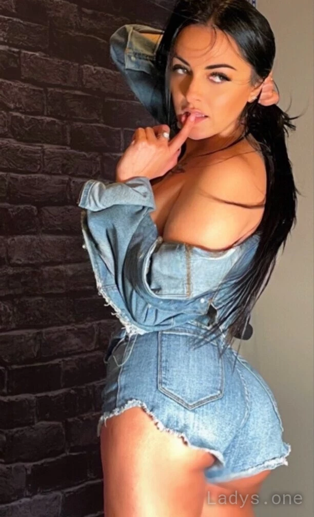 Eve (27) – Call Girl & Independent Escort Service in Wheeling - Gallery Photo 4