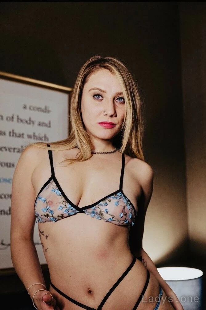 Aspen (25) – Call Girl & Independent Escort Service in Williston - Gallery Photo 2