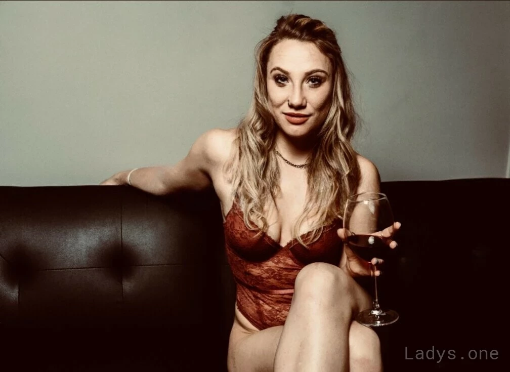 Aspen (25) – Call Girl & Independent Escort Service in Williston - Gallery Photo 5