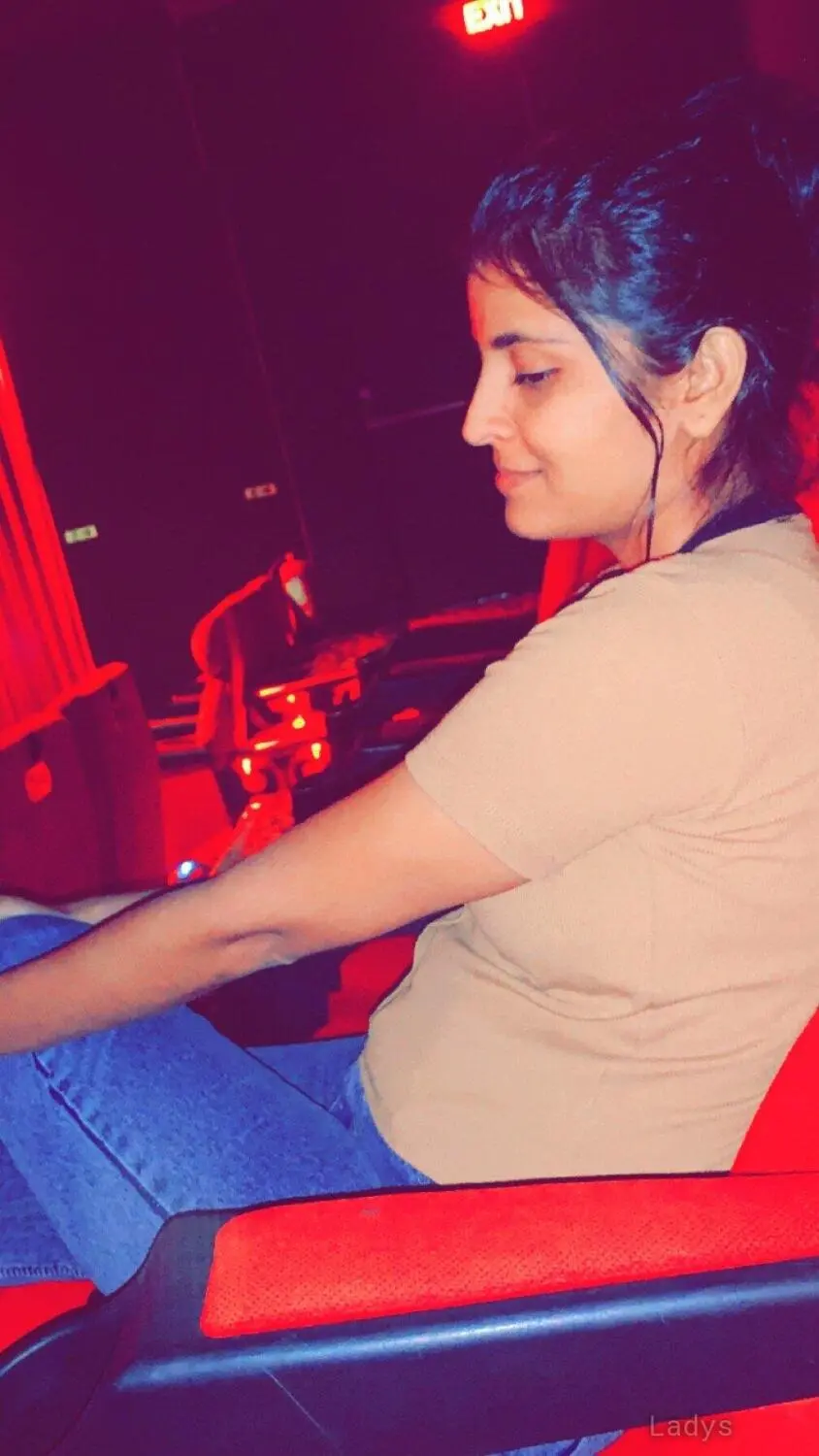 Anisha (22) – Call Girl & Independent Escort Service in Woking - Gallery Photo 3