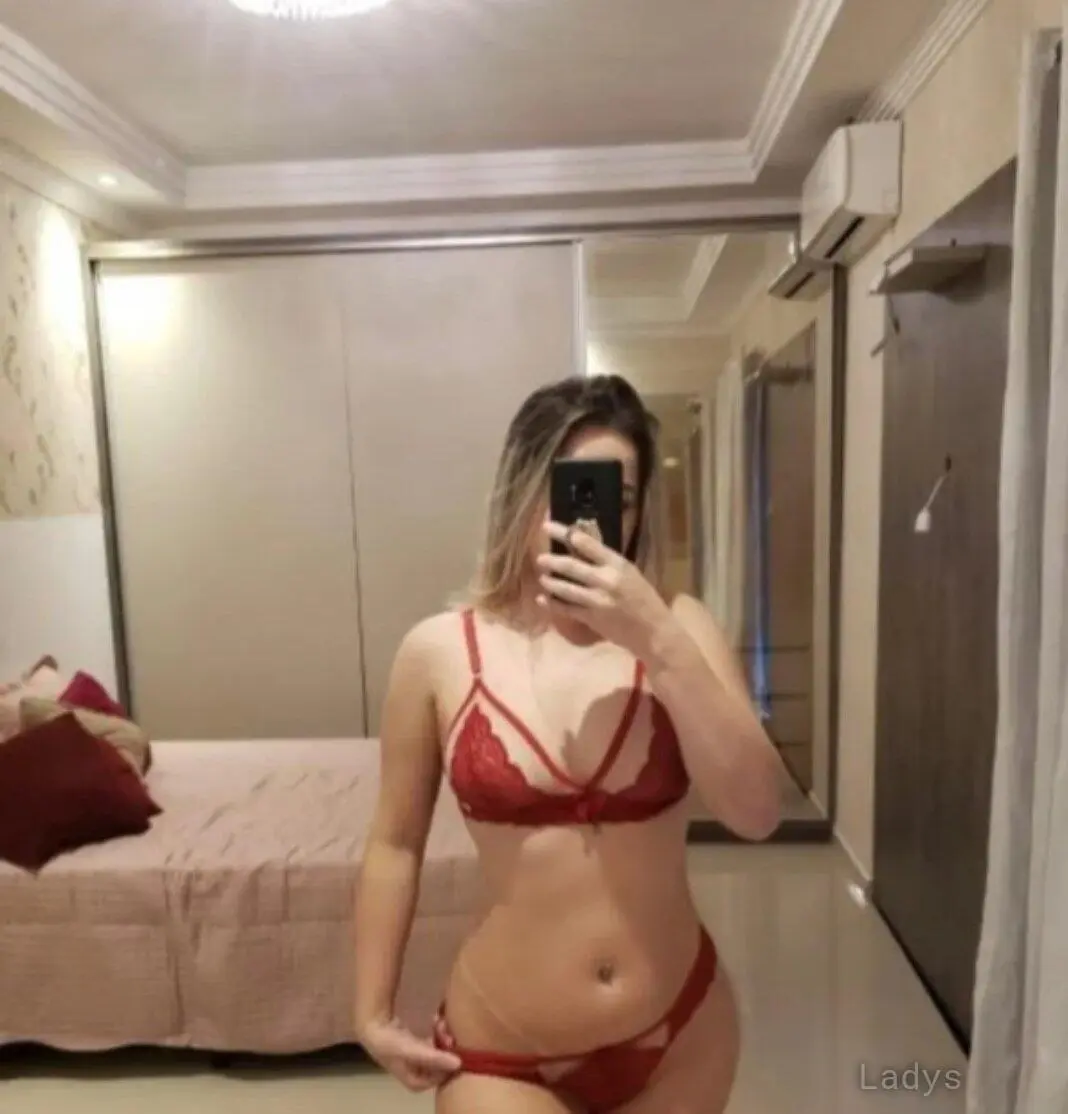 Isabella (25) – Call Girl & Independent Escort Service in Woking - Gallery Photo 3