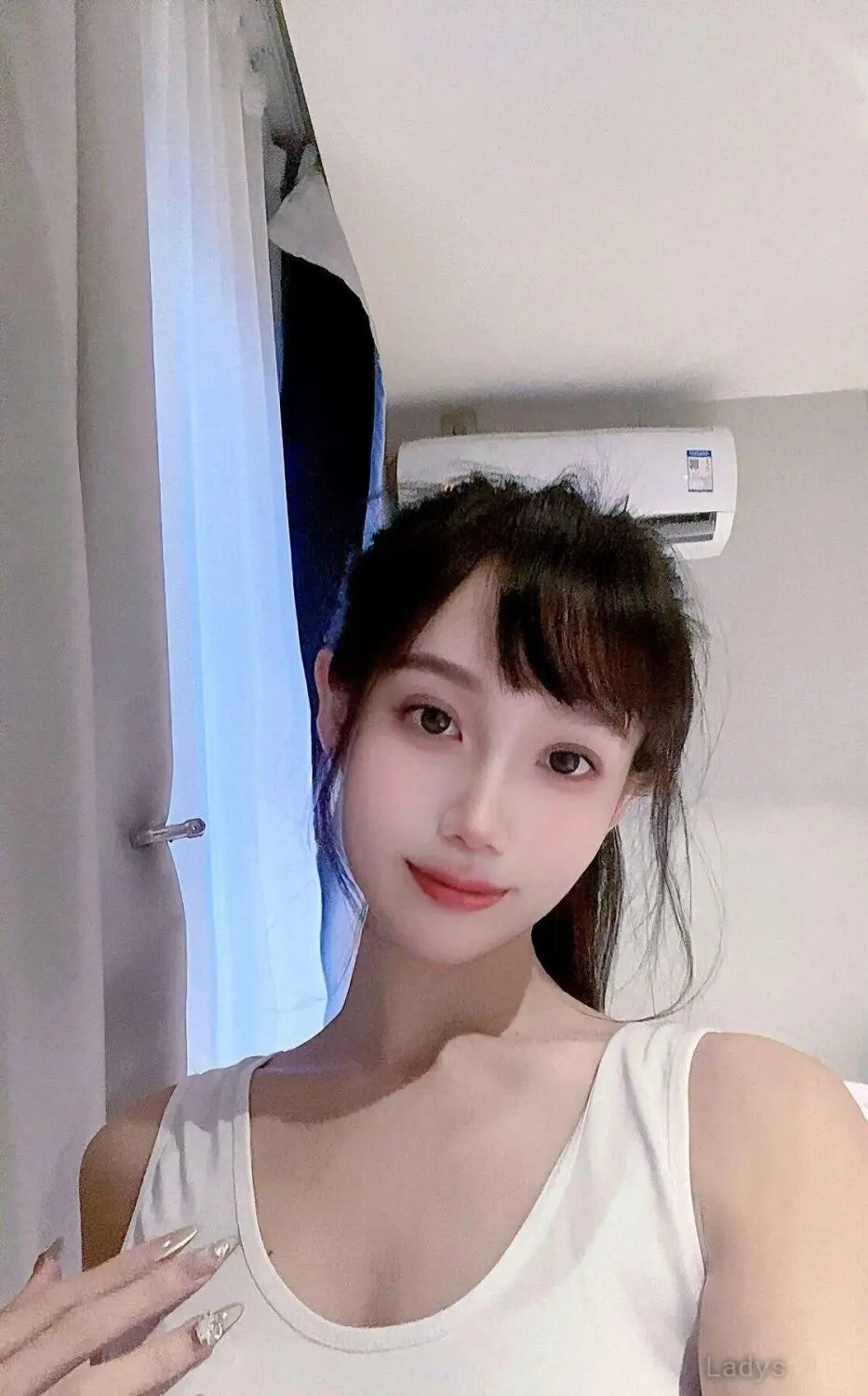 Vivi (25) – Call Girl & Independent Escort Service in Zhenjiang - Gallery Photo 3