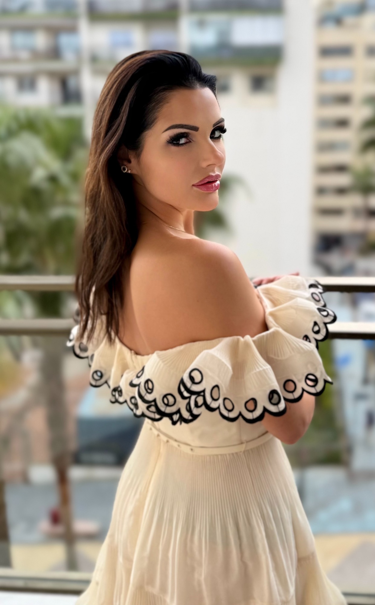 Laura (18) – Call Girl & Independent Escort Service in Zürich - Gallery Photo 2
